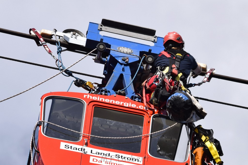 Koelner Seilbahn Gondel blieb haengen Koeln Linksrheinisch P328.JPG - Miklos Laubert